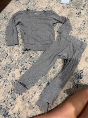 Goumi Kids Gray Slim Leggings & Top Set